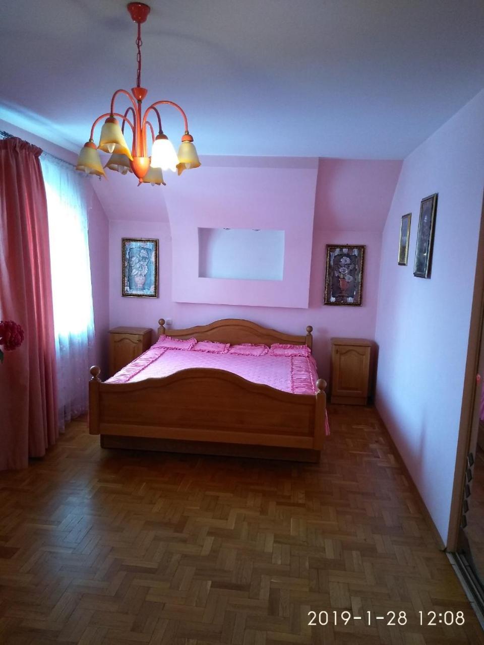 Будинок В Центрі Lutsʼk Esterno foto